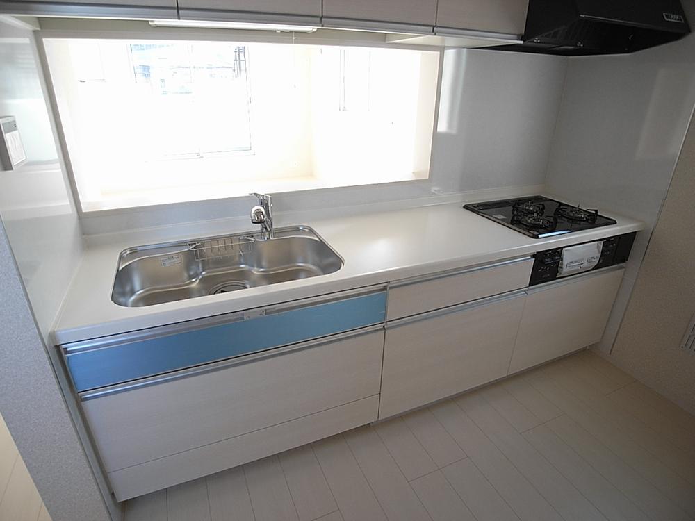 Kitchen. Popular face-to-face system Kitchen.  Indoor (12 May 2013) Shooting