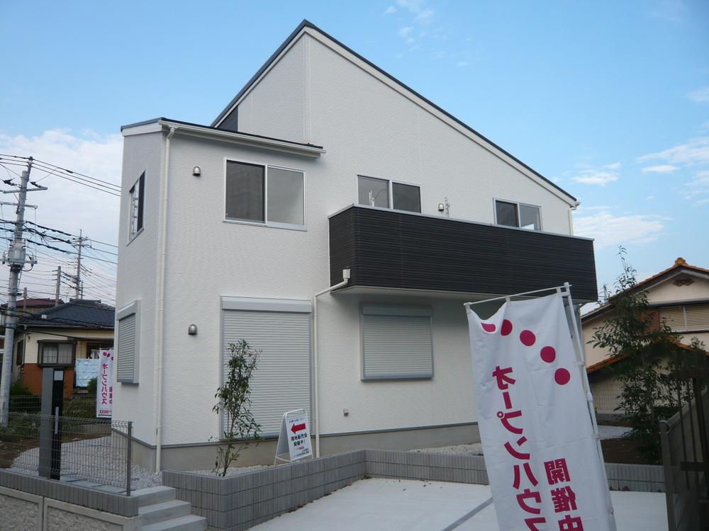 Same specifications photos (appearance). Appearance full of profound feeling by siding of dichroic.