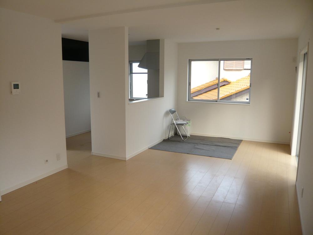 Same specifications photos (living). For face-to-face kitchen, It is also safe housework while watching the children.
