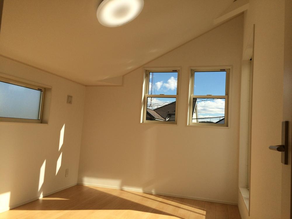 Non-living room. Indoor (12 May 2013) Shooting