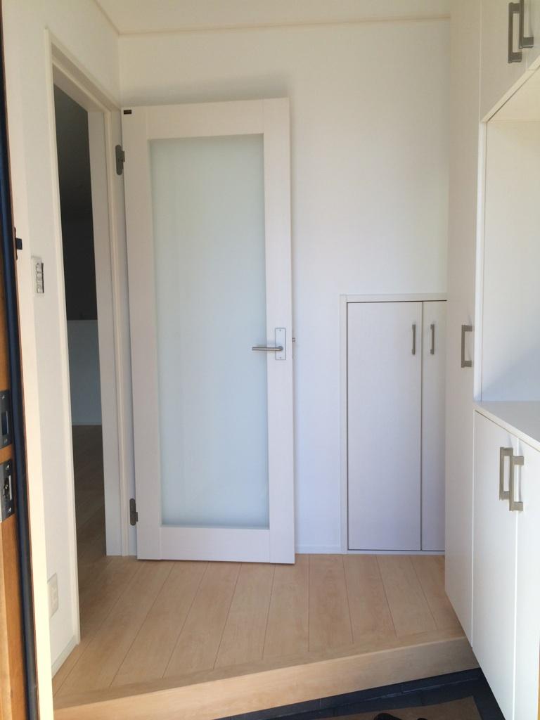 Entrance. Local (12 May 2013) Shooting