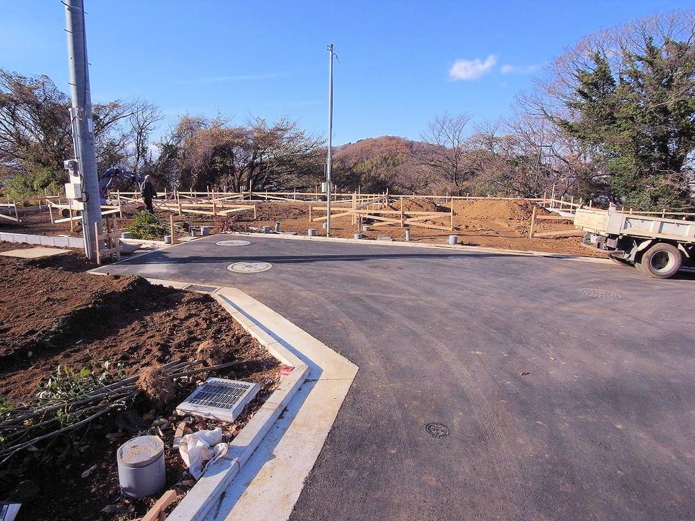 Local photos, including front road. Local (12 May 2013) Shooting