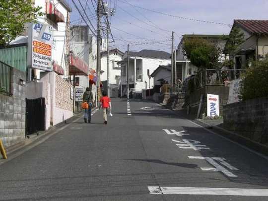 Local land photo. Front road photo. Since it is a southeast road, Sunshine is good.