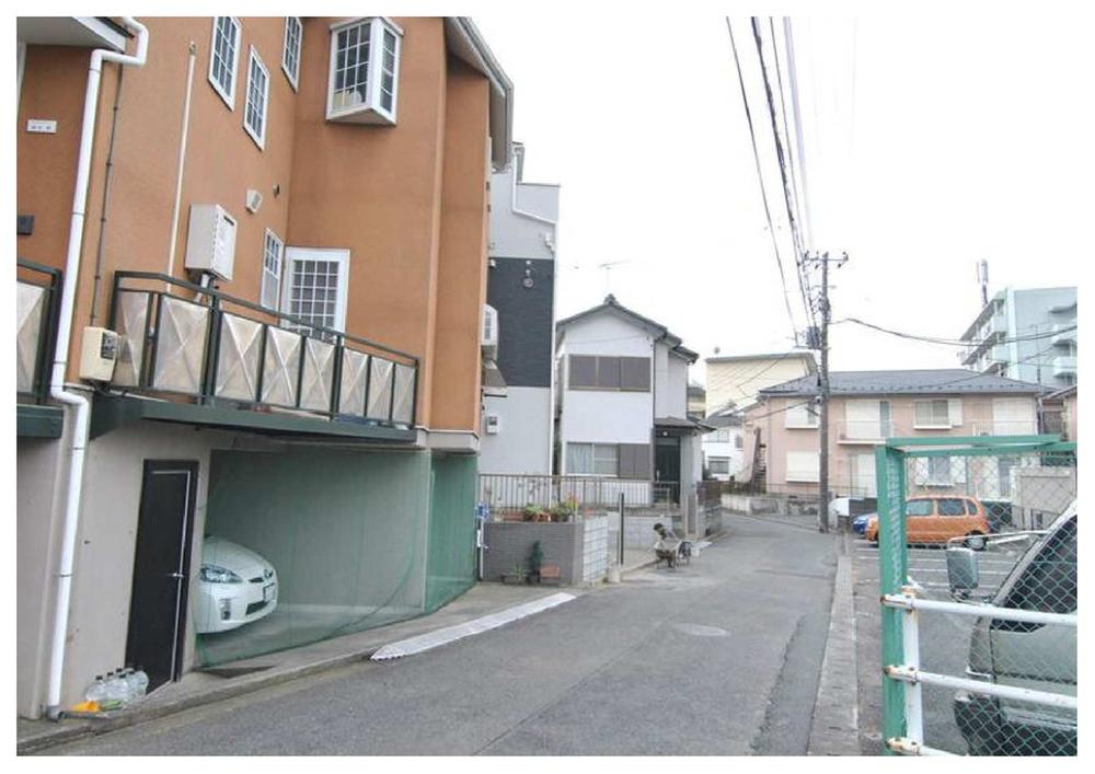 Local photos, including front road. Frontal road