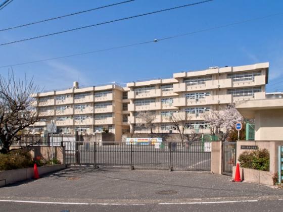 Primary school. 544m to Yokohama Municipal Sakurai Elementary School