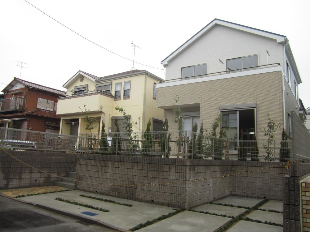 Local appearance photo. Local (12 May 2013) has been photographing buildings completed. You can preview any time.