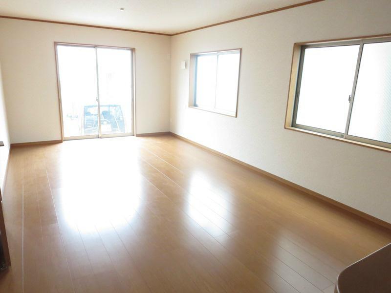 Same specifications photos (living)