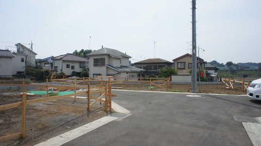 Local photos, including front road. Frontal road