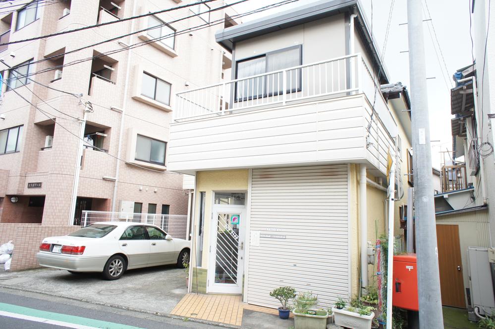 Local photos, including front road. Local (July 2013) Shooting