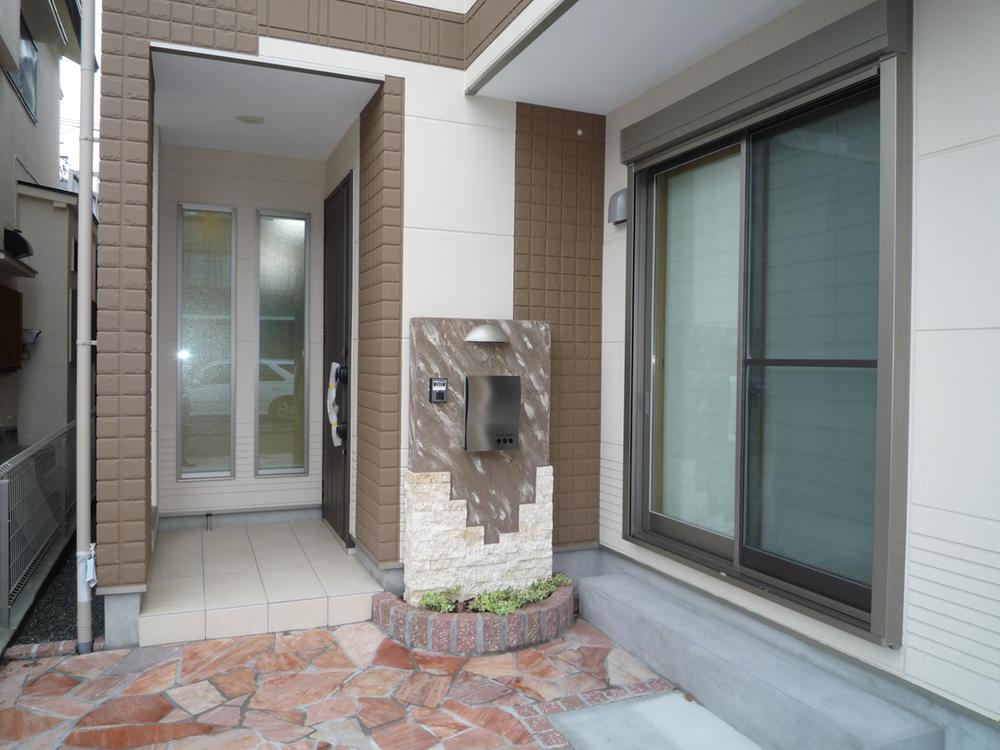 Local appearance photo. Local (11 May 2013) Shooting