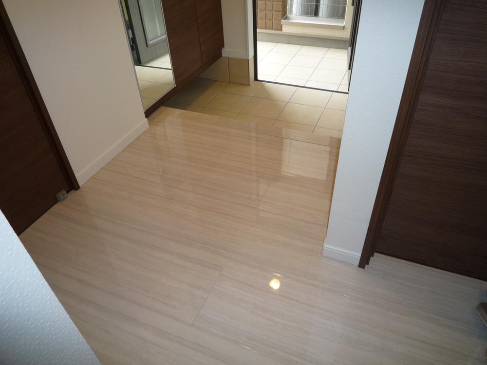 Entrance. Local (11 May 2013) Shooting