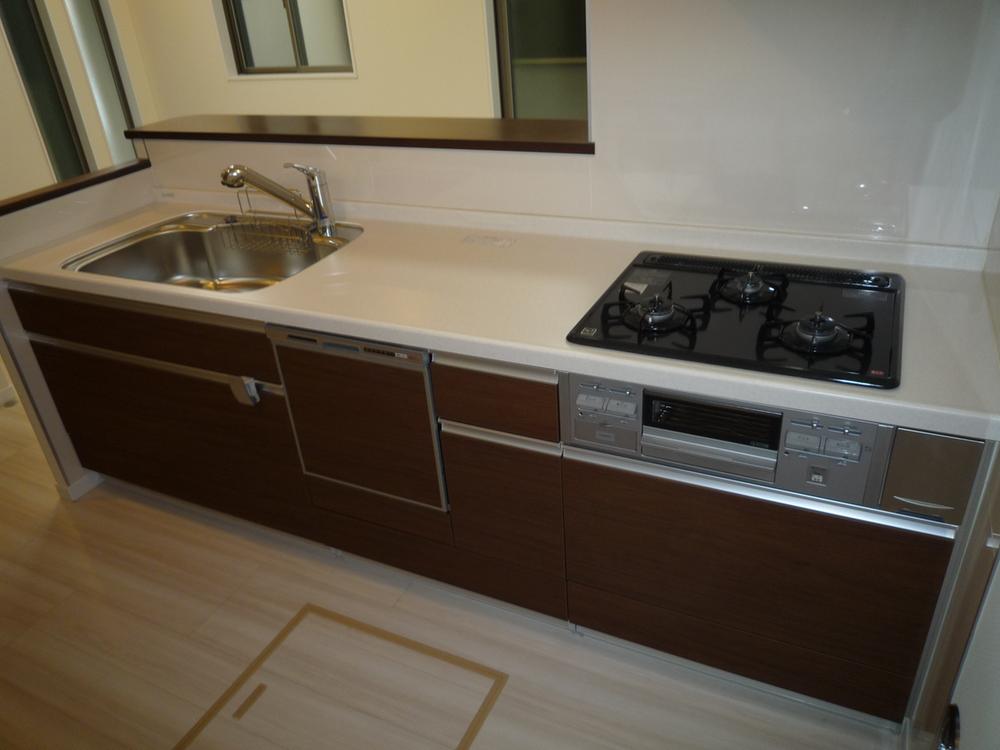 Kitchen. Indoor (11 May 2013) Shooting