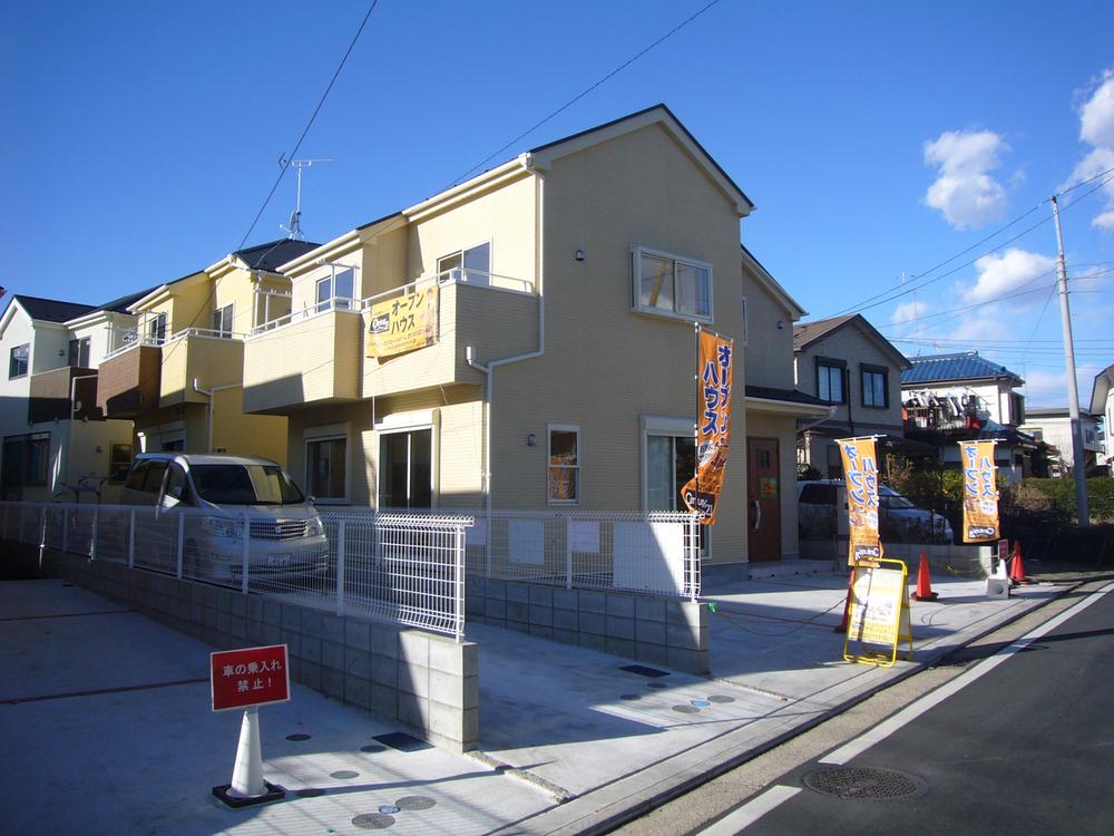 Local appearance photo. Local (12 May 2013) Shooting