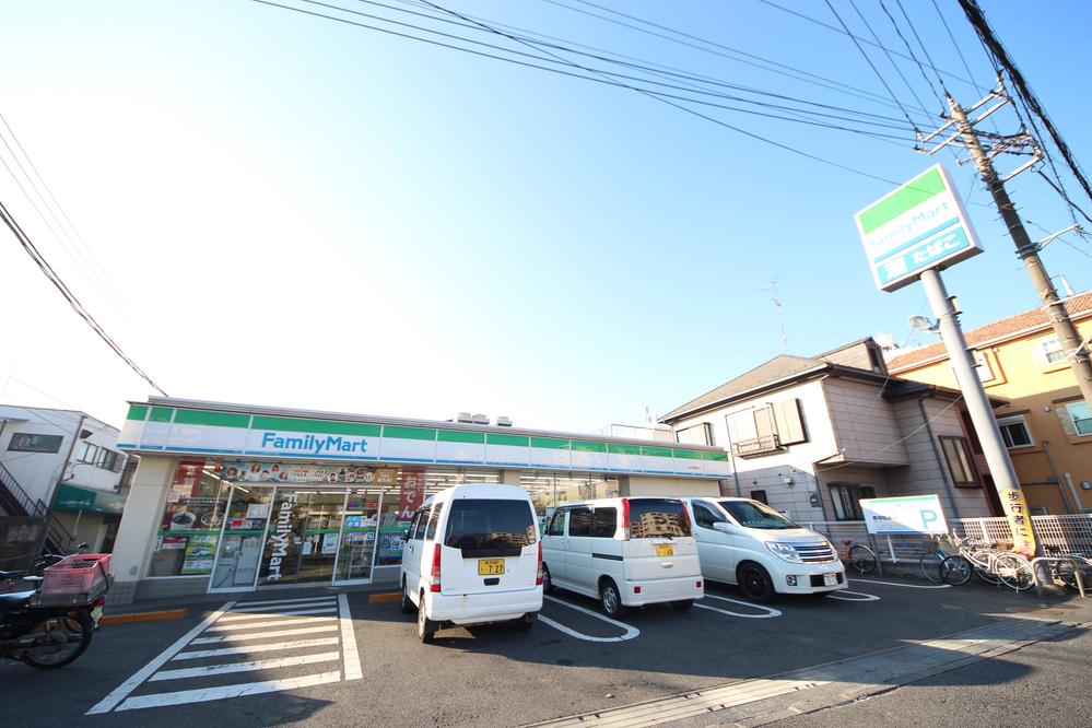 Convenience store. 500m to FamilyMart