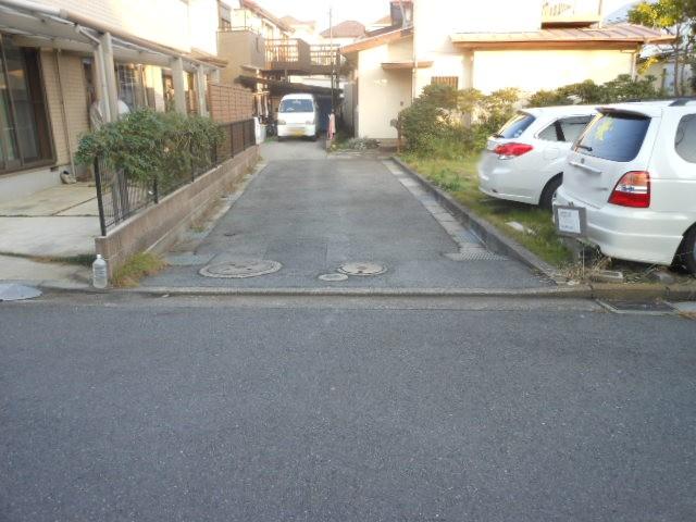 Local photos, including front road. Local (11 May 2013) Shooting