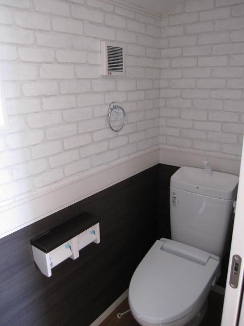 Toilet. Local (10 May 2013) Shooting