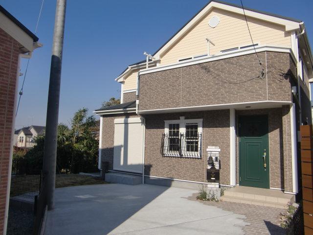 Local photos, including front road. Local (12 May 2013) Shooting