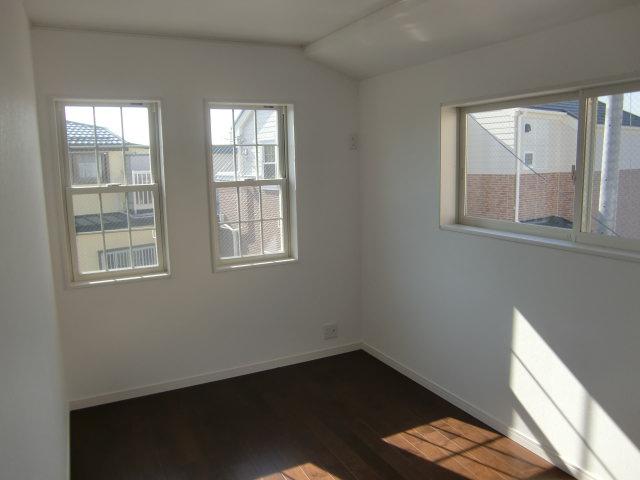 Non-living room. Local (10 May 2013) Shooting