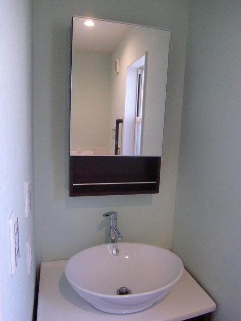 Wash basin, toilet. Indoor (12 May 2013) Shooting