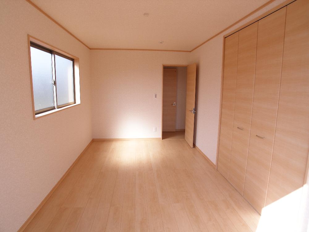 Non-living room. Bright living room! 