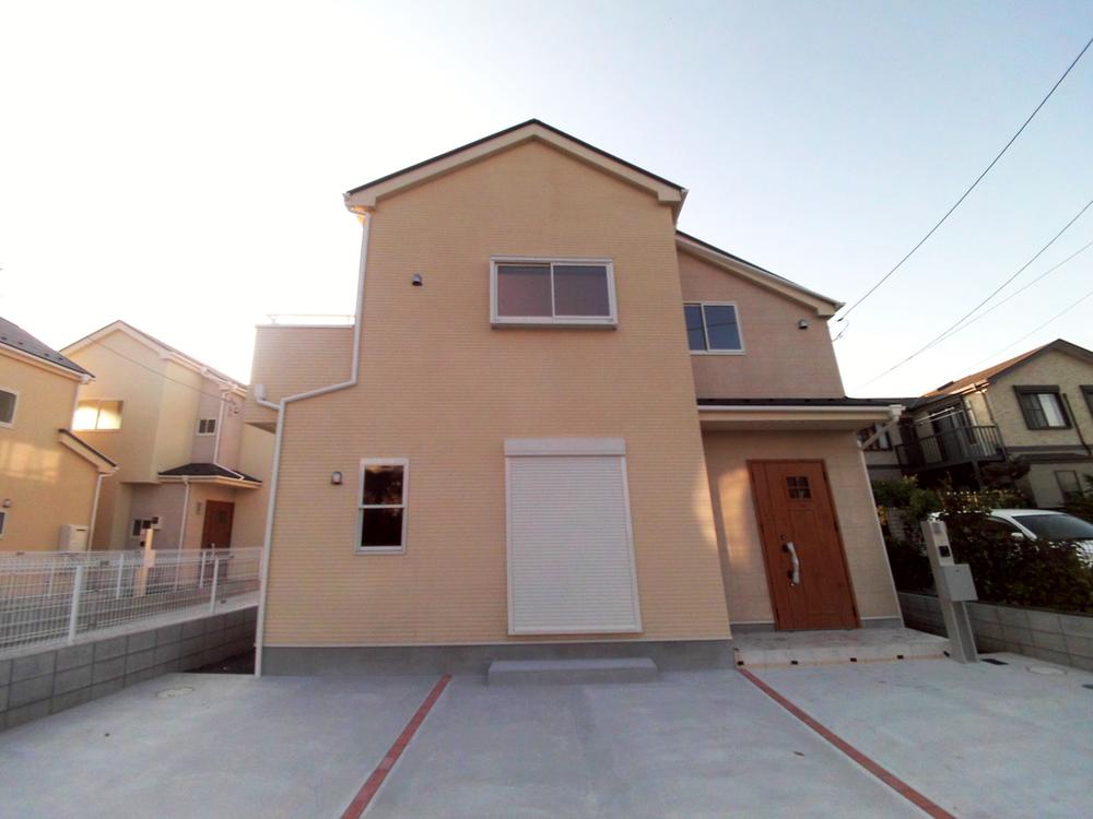 Local appearance photo. 25 Building Exterior Photos ~ It is the location, such as the corner lot ~