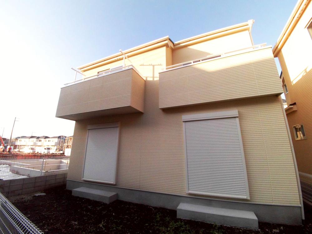 Local appearance photo. Garden & car two spaces of charm 27 Building Exterior Photos