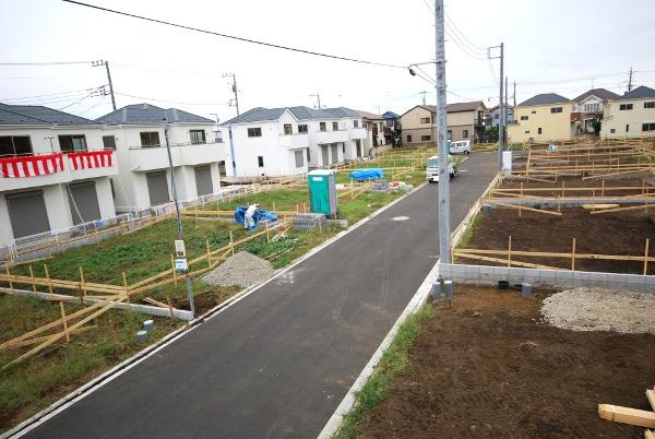 Local photos, including front road. Local (September 2013) Shooting. Phase 2 sale area.