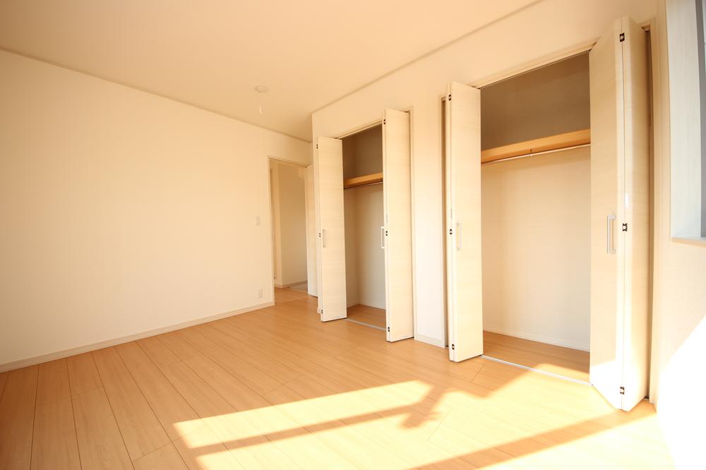 Same specifications photos (Other introspection). Western-style of the same specification. The room will be able to match up to two colors. For example, the floor is a wood joinery is white, etc.. Yo you can choose to your liking!