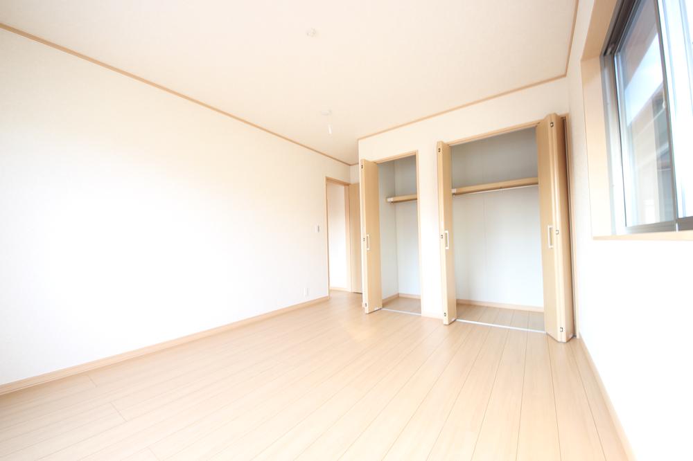 Same specifications photos (Other introspection). Western-style of the same specification. Windows can be installed in two places each room. You can really brighten up the room.