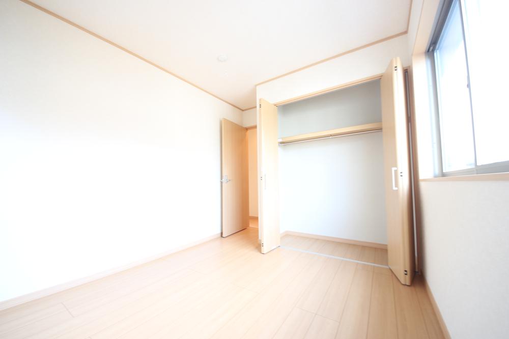 Same specifications photos (Other introspection). Western-style of the same specification. The size of the closet is free to the design of the customer. Of course it does not have to take such additional cost! !