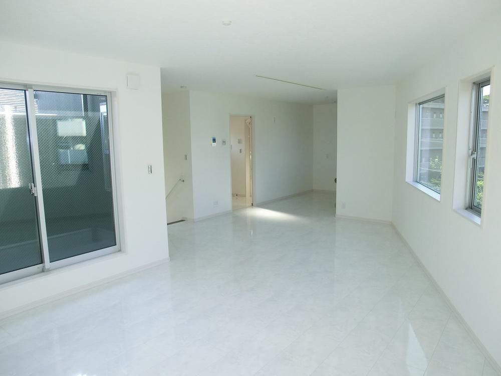 Living. Living (August 2013) Shooting