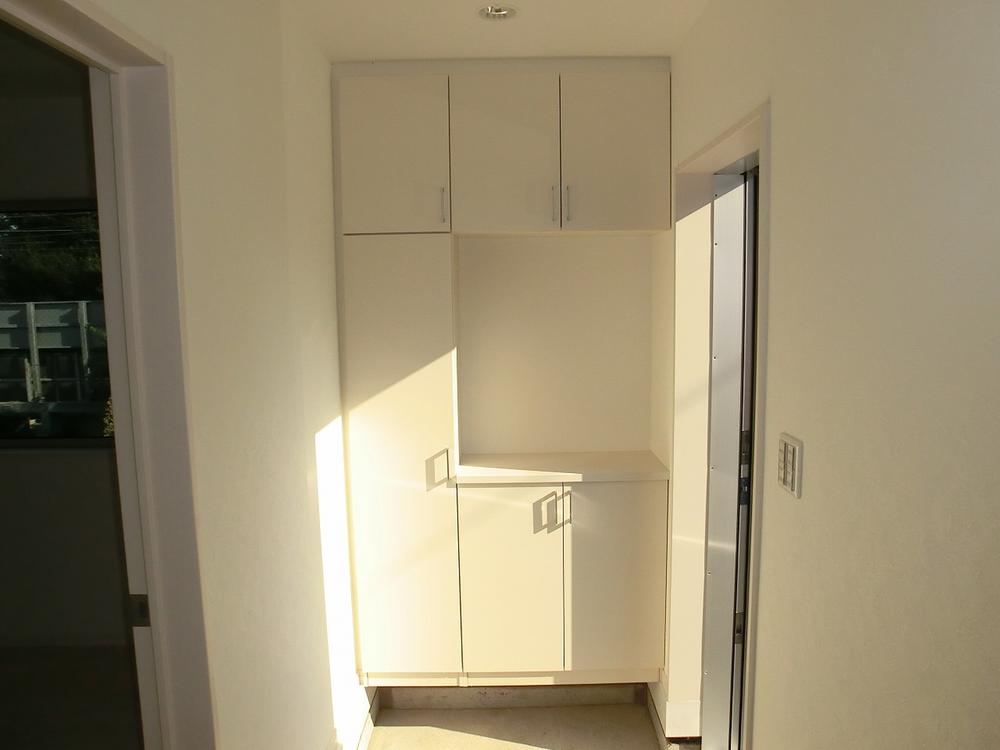 Entrance. Entrance (August 2013) Shooting