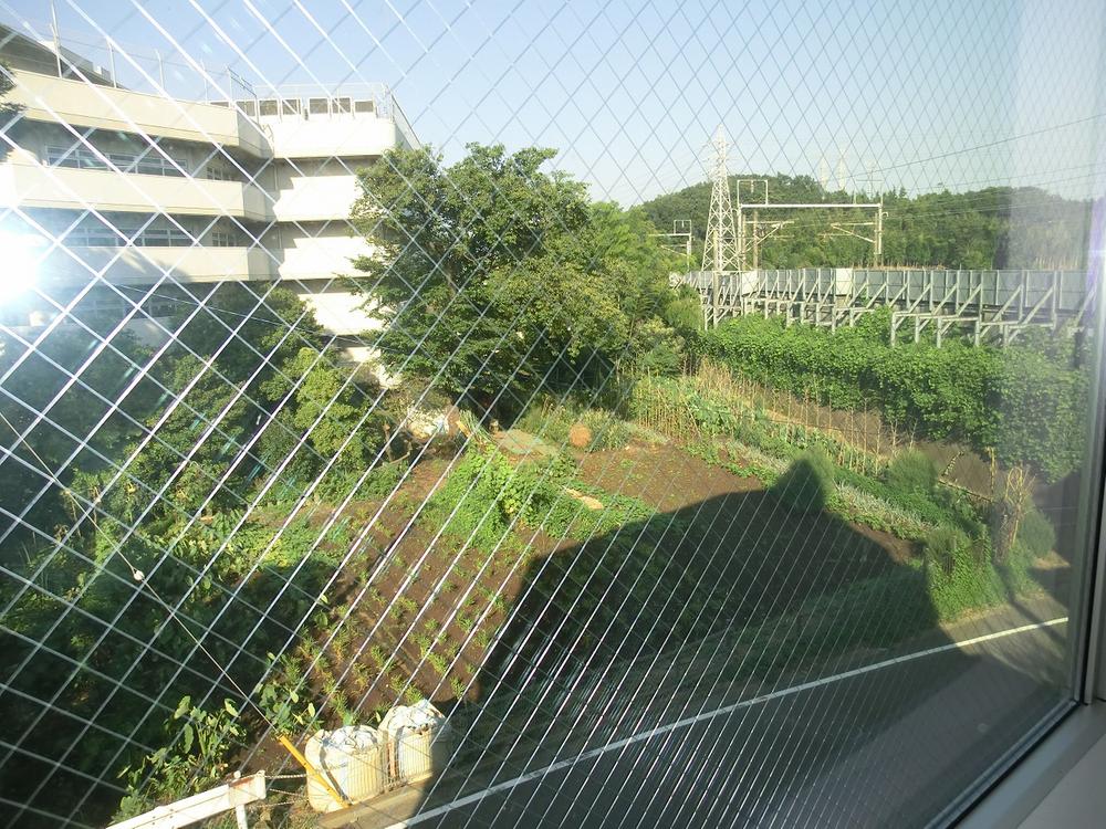 View photos from the dwelling unit. View from the site (August 2013) Shooting