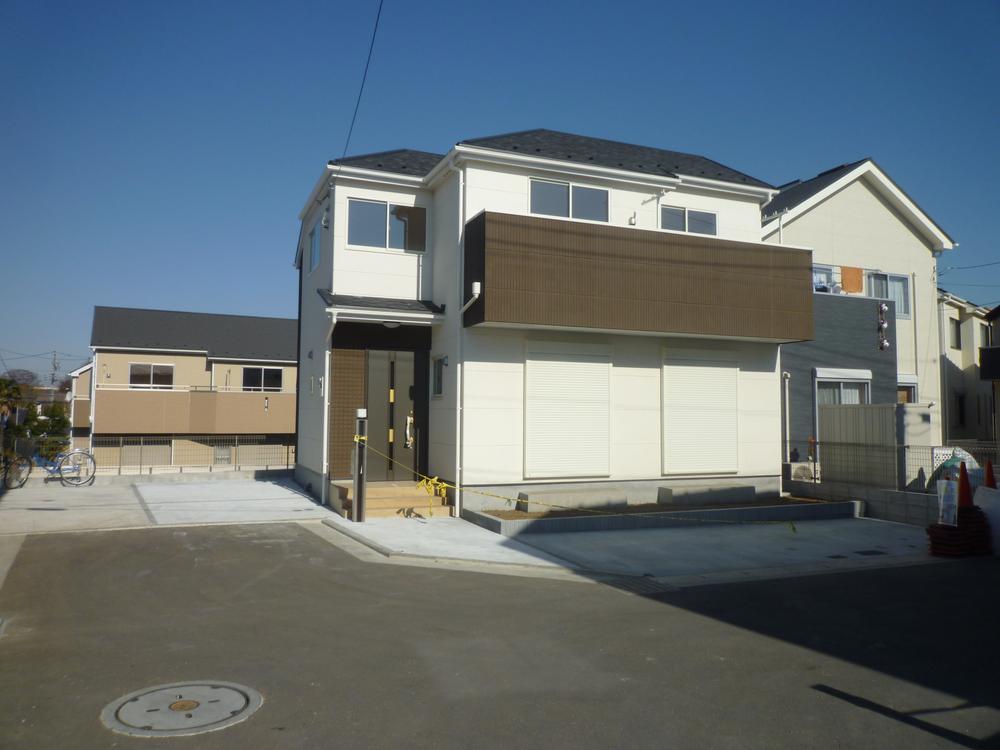 Local appearance photo. Southwest corner lot Cars 2 units can be a good day!