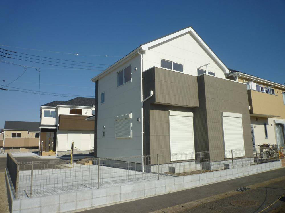 Local appearance photo. The entire building without sunny