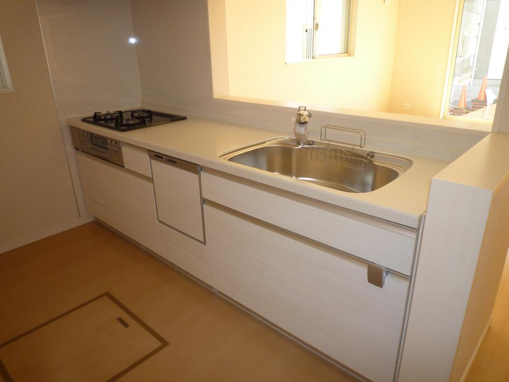 Kitchen. Face-to-face kitchen of the white-collar dishwasher