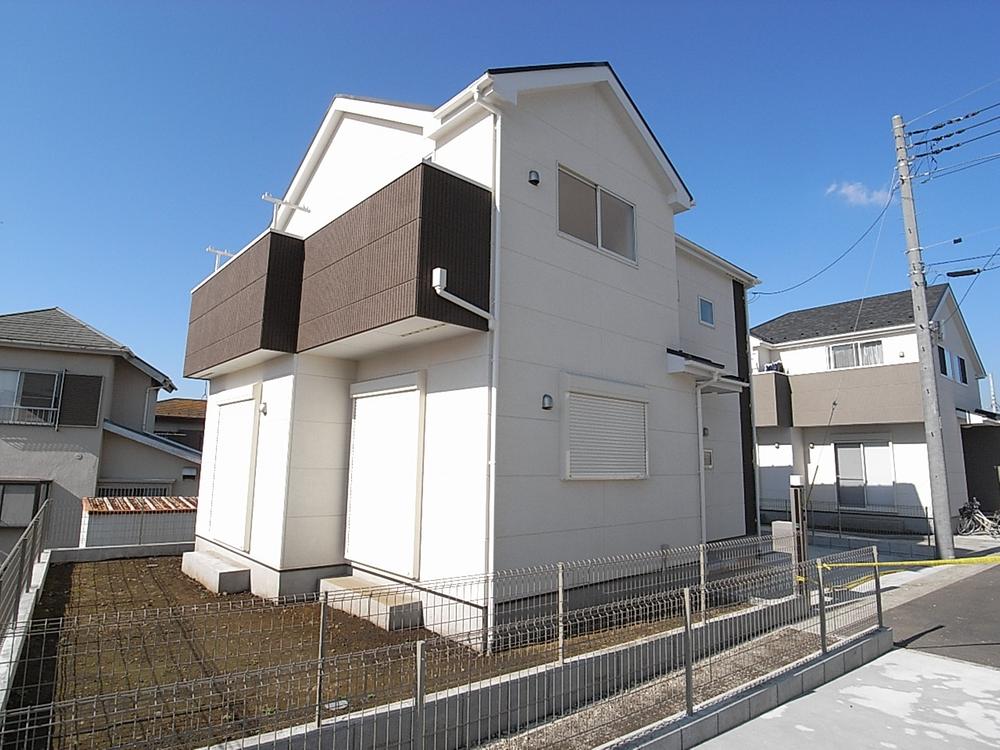 Local appearance photo. It is a very quiet residential area. Local (11 May 2013) Shooting