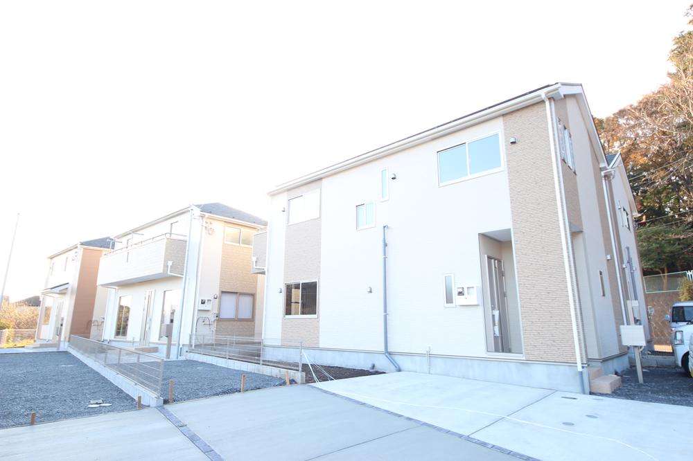 Local photos, including front road. Local (11 May 2013) Shooting