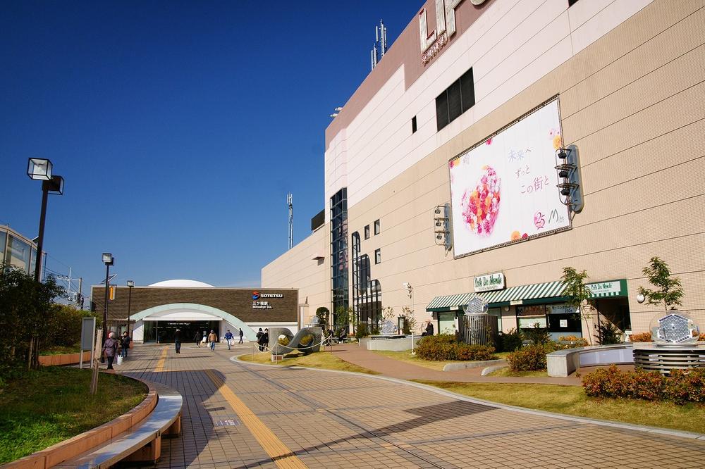 Shopping centre. Life up to 400m