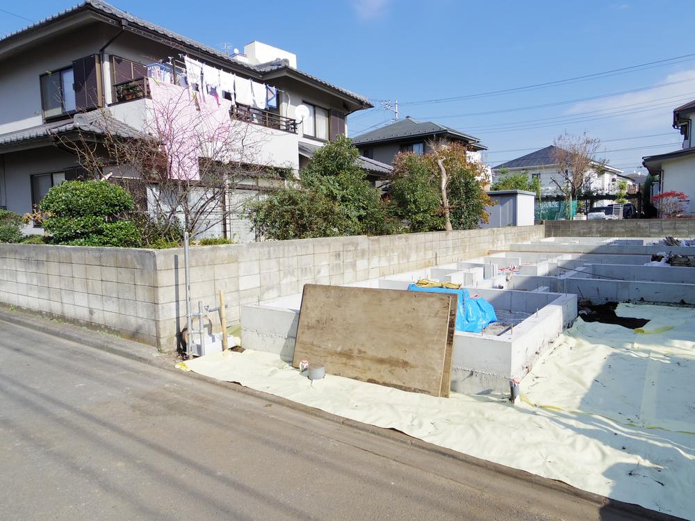 Local photos, including front road. Local (11 May 2013) Shooting