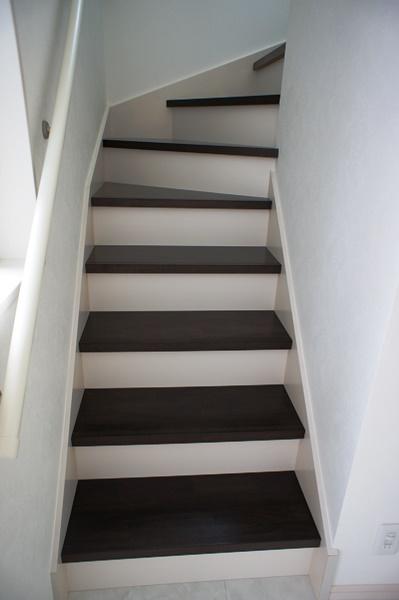 Other introspection. Stylish stairs white and black contrast. (August 2013 shooting)