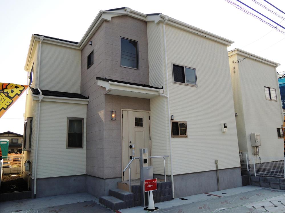 Local appearance photo. Local appearance (Building 3)