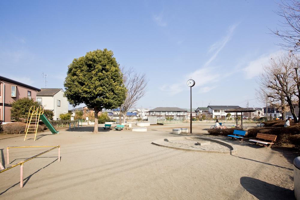 park. 280m to Hasidic Kitadai two park