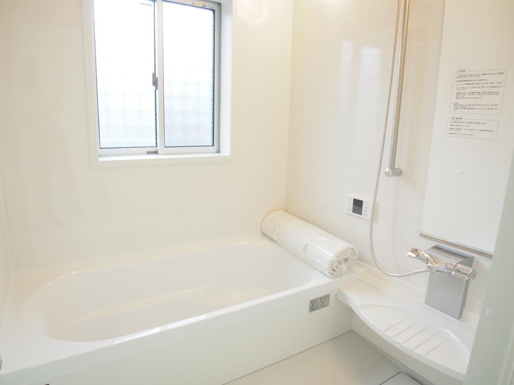 Bathroom. 3 Building site (October 2013) Shooting