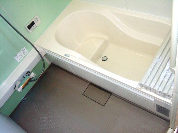 Bathroom. Local (12 May 2013) Shooting 1 Building