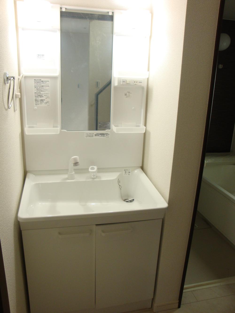 Wash basin, toilet. Building 2 Indoor (December 5, 2013) Shooting