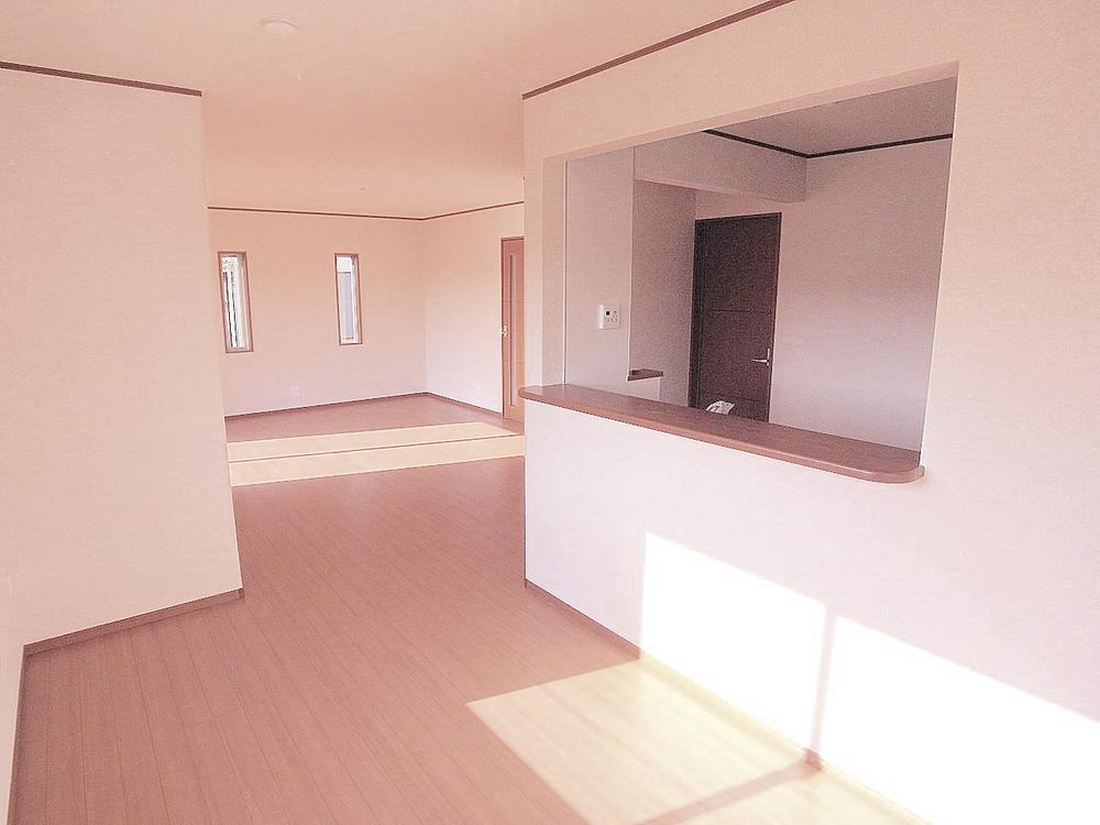 Living. Spacious Living Dining & Kitchen! Face-to-face kitchen living room overlooking! Indoor (11 May 2013) Shooting