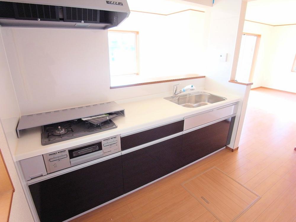 Living. Open-minded system Kitchen! I will be looking forward to every day of cooking! (November 2013) Shooting