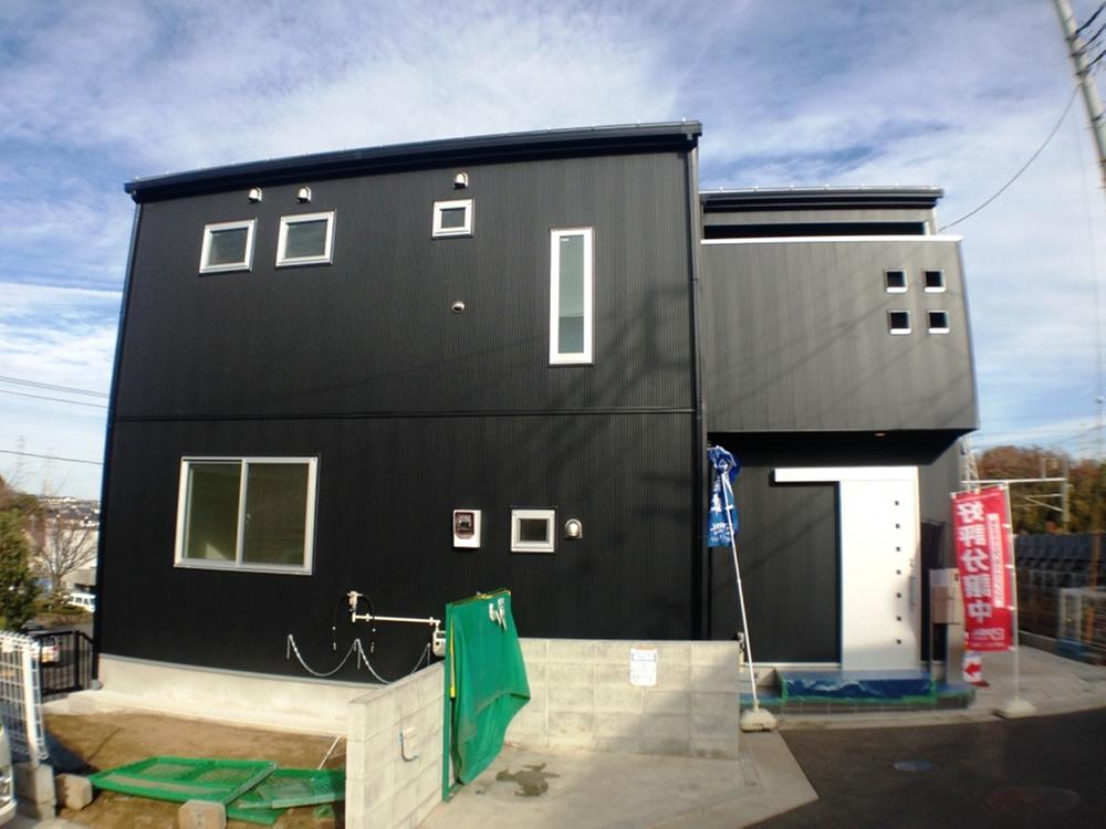 Local appearance photo. Outer wall: Galvalume siding