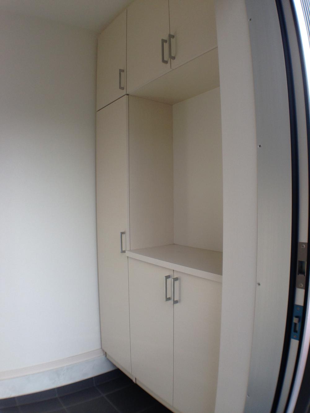 Entrance. Local (11 May 2013) Shooting